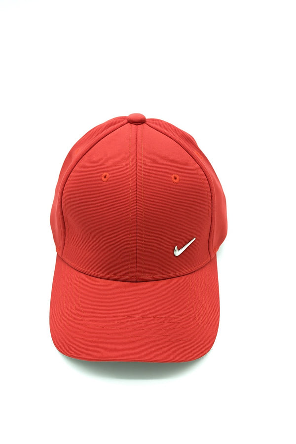 Nikë Club Structured Metal Swoosh Cap- Red